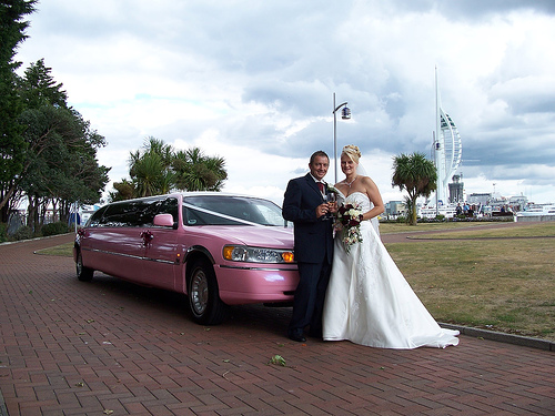 weddingpinklimo.jpg